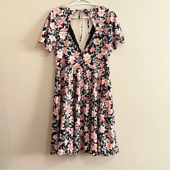 Black Flutter Sleeve A-Line Dress Pink Grey Floral & Deep V-Neck - Picture 10 of 16
